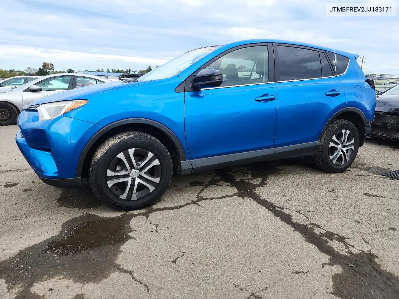 JTMBFREV2JJ183171 Toyota RAV4 2018 — повреждение Задняя часть, фото до ремонта