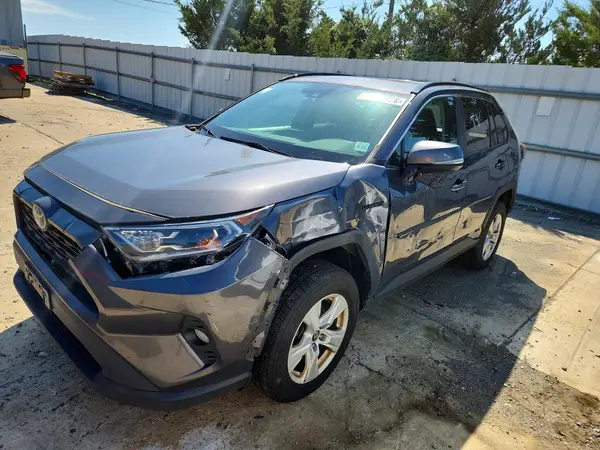 2T3RWRFV9KW037737 — 2019 Toyota RAV4, Передняя часть (Front End), фото до ремонта