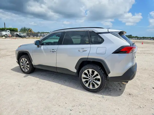2T3C1RFV2KW042122 — 2019 Toyota RAV4, фото 2 с аукциона Copart 01.10.2026, Мелкие вмятины и царапины