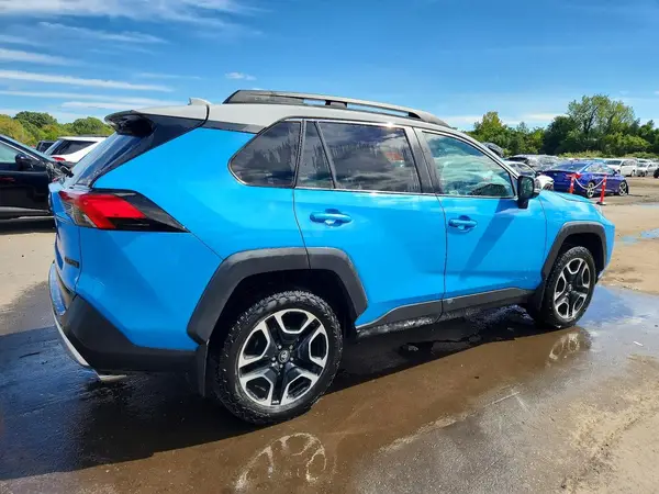 2T3J1RFV6KW041739 — 2019 Toyota RAV4, фото 3 с аукциона Copart 13.10.2026, Вандализм