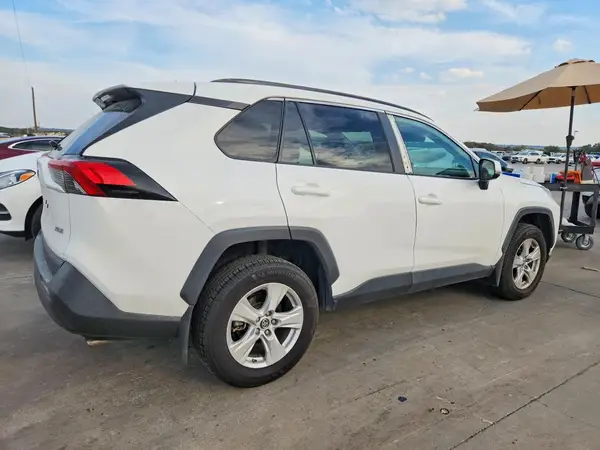 2T3W1RFV7KW026592 — 2019 Toyota RAV4, фото 3 с аукциона Copart, Боковая часть