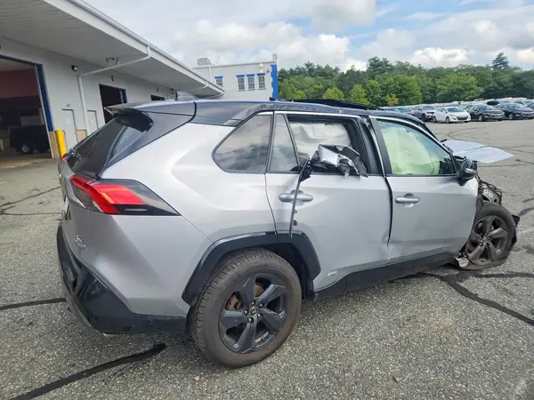 JTMEWRFV3KD518028 — 2019 Toyota RAV4, фото 3 с аукциона Copart, Передняя часть