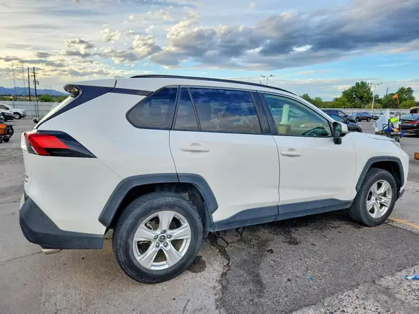 JTMP1RFV7KJ002084 — 2019 Toyota RAV4, фото 3 с аукциона Copart, Град