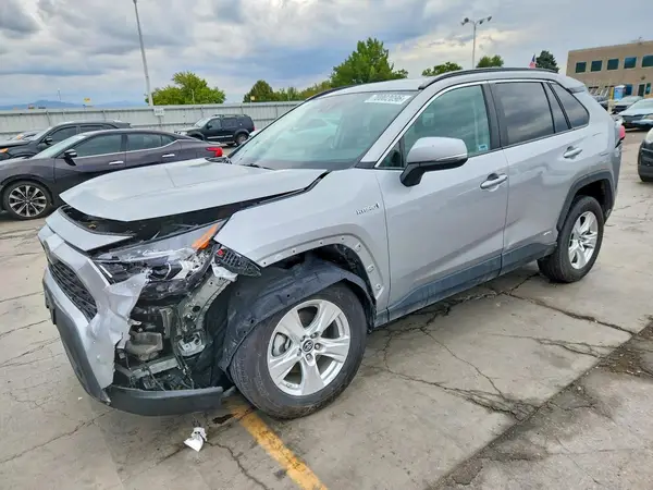2T3RWRFV3KW011165 — 2019 Toyota RAV4, Передняя часть (Front End), фото до ремонта