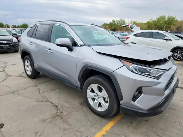2T3RWRFV3KW011165 — 2019 Toyota RAV4, фото 4 с аукциона Copart, Передняя часть