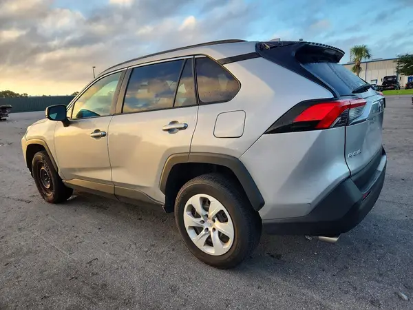 2T3H1RFV3KW008194 — 2019 Toyota RAV4, фото 2 с аукциона Copart, Мелкие вмятины и царапины