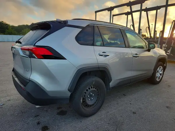 2T3H1RFV3KW008194 — 2019 Toyota RAV4, фото 3 с аукциона Copart, Мелкие вмятины и царапины