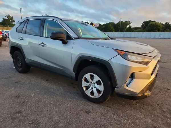 2T3H1RFV3KW008194 — 2019 Toyota RAV4, фото 4 с аукциона Copart, Мелкие вмятины и царапины
