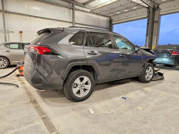 2T3P1RFV4LC070704 — 2020 Toyota RAV4, фото 3 с аукциона Copart 13.10.2026, Передняя часть