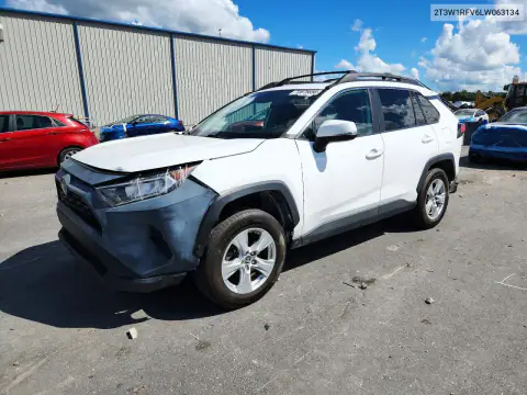 2T3W1RFV6LW063134 — 2020 Toyota RAV4, Передняя часть, фото до ремонта