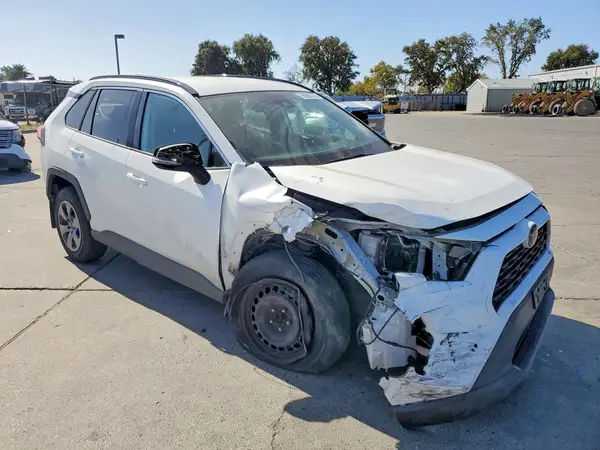 2T3K1RFV0MW108648 — 2021 Toyota RAV4, фото 4 с аукциона Copart, Передняя часть