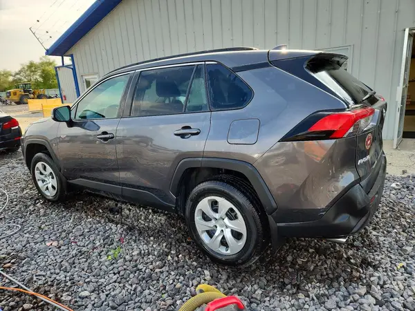 2T3G1RFV8MC227068 — 2021 Toyota RAV4, фото 2 с аукциона Copart 12.10.2026, Подтопление