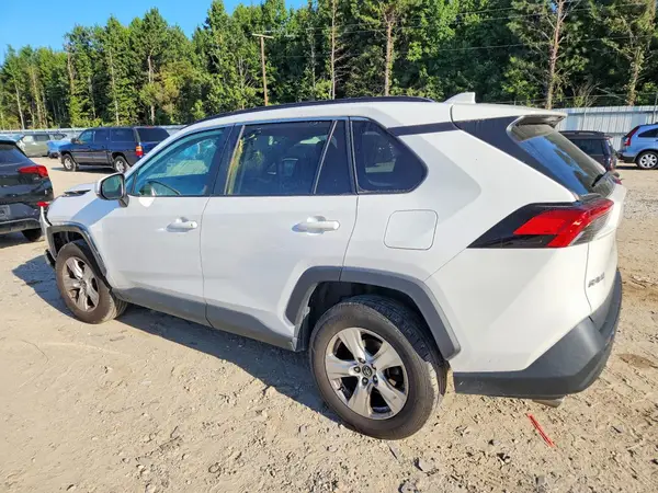 2T3P1RFV7MC153335 — 2021 Toyota RAV4, фото 2 с аукциона Copart 28.09.2026, Передняя часть