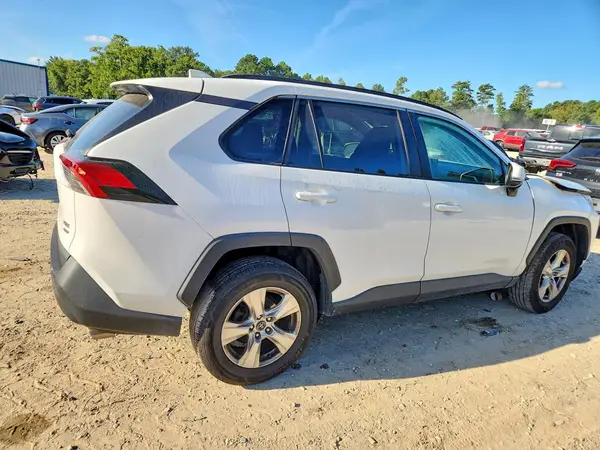 2T3P1RFV7MC153335 — 2021 Toyota RAV4, фото 3 с аукциона Copart 28.09.2026, Передняя часть