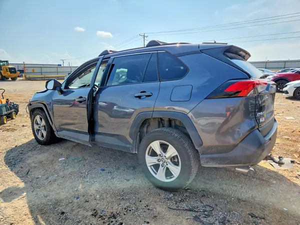 2T3W1RFV6MC152205 — 2021 Toyota RAV4, фото 2 с аукциона Copart, Передняя часть