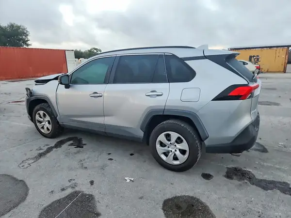 2T3H1RFV6MW124704 — 2021 Toyota RAV4, фото 2 с аукциона Copart 01.10.2026, Передняя часть