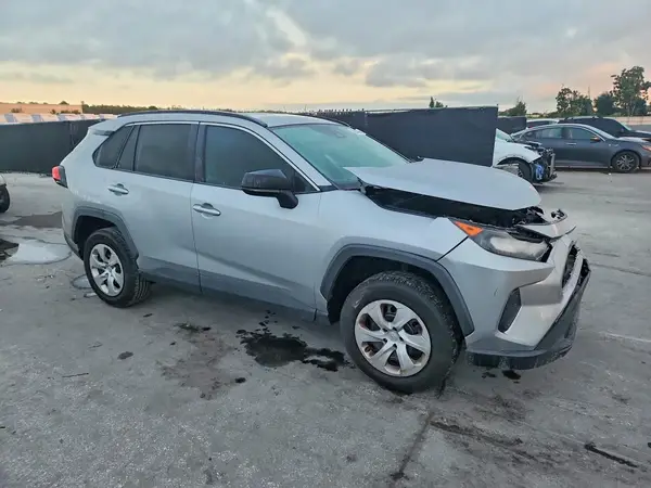 2T3H1RFV6MW124704 — 2021 Toyota RAV4, фото 4 с аукциона Copart 01.10.2026, Передняя часть
