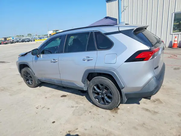 2T3F1RFV0MC243700 — 2021 Toyota RAV4, фото 2 с аукциона Copart, Передняя часть