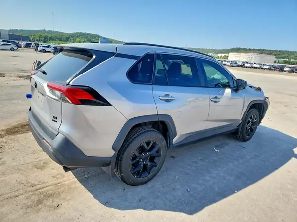 2T3F1RFV0MC243700 — 2021 Toyota RAV4, фото 3 с аукциона Copart, Передняя часть