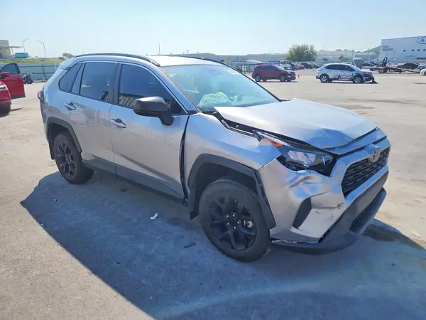 2T3F1RFV0MC243700 — 2021 Toyota RAV4, фото 4 с аукциона Copart, Передняя часть