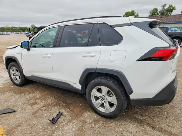2T3MWRFV5MW114830 — 2021 Toyota RAV4, фото 2 с аукциона Copart, Передняя часть