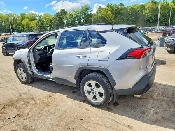 4T3RWRFV4MU037387 — 2021 Toyota RAV4, фото 2 с аукциона Copart, Передняя часть