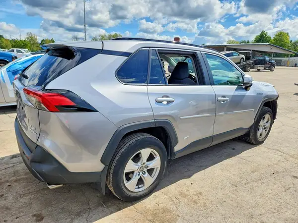 4T3RWRFV4MU037387 — 2021 Toyota RAV4, фото 3 с аукциона Copart, Передняя часть