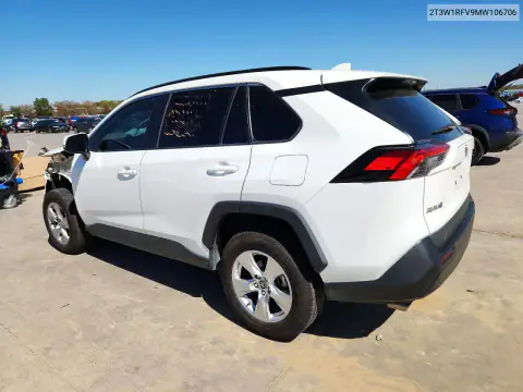 2T3W1RFV9MW106706 — 2021 Toyota RAV4, фото 2 с аукциона Copart, Передняя часть