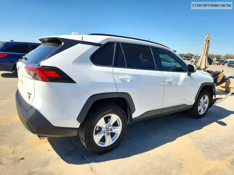 2T3W1RFV9MW106706 — 2021 Toyota RAV4, фото 3 с аукциона Copart, Передняя часть
