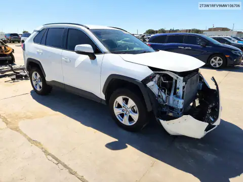 2T3W1RFV9MW106706 — 2021 Toyota RAV4, фото 4 с аукциона Copart, Передняя часть