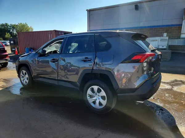 2T3F1RFV0NC285642 — 2022 Toyota RAV4, фото 2 с аукциона Copart 14.10.2026, Опрокидывание