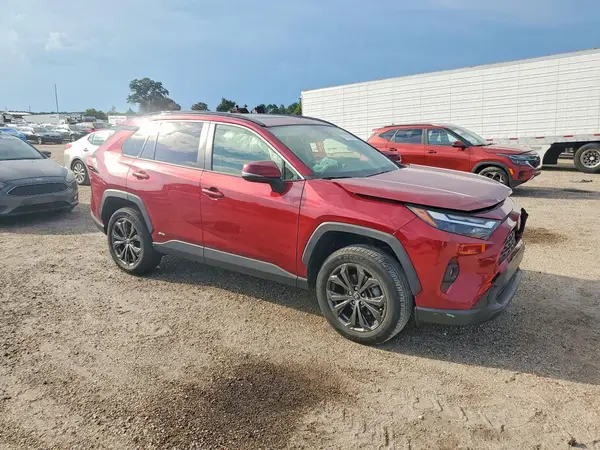 JTMB6RFV6ND064672 — 2022 Toyota RAV4, фото 4 с аукциона Copart 08.10.2026, Передняя часть