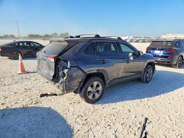 4T3RWRFV4NU055762 — 2022 Toyota RAV4, фото 3 с аукциона Copart, Передняя часть