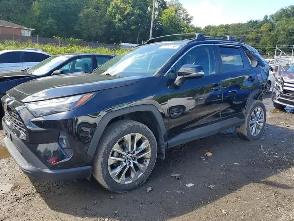 2T3A1RFV4NC315090 — 2022 Toyota RAV4, Задняя часть (Rear End), фото до ремонта