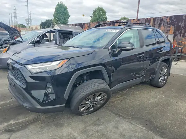 2T3C1RFV7PW275307 — 2023 Toyota RAV4, Повреждения снизу (Undercarriage), фото до ремонта
