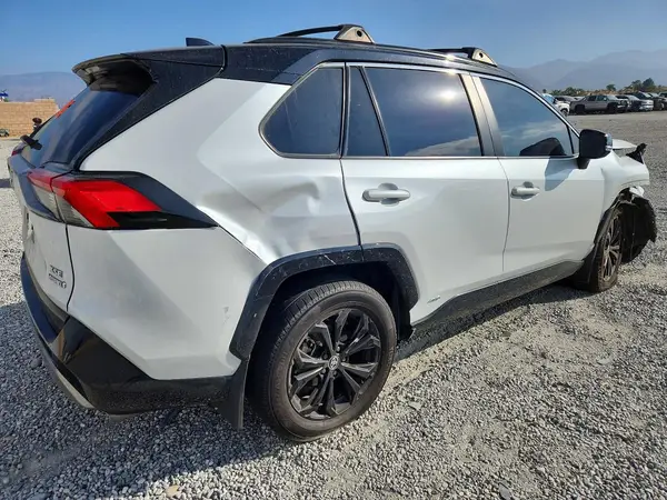 4T3E6RFVXPU106201 — 2023 Toyota RAV4, фото 3 с аукциона Copart, Передняя часть