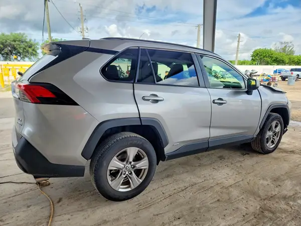 JTMRWRFV6PJ057840 — 2023 Toyota RAV4, фото 3 с аукциона Copart, Передняя часть