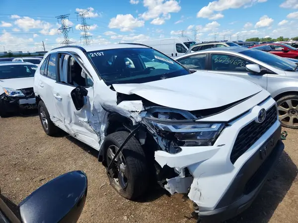 4T3LWRFV2RU114559 — 2024 Toyota RAV4, фото 4 с аукциона Copart 13.10.2026, Повреждения со всех сторон