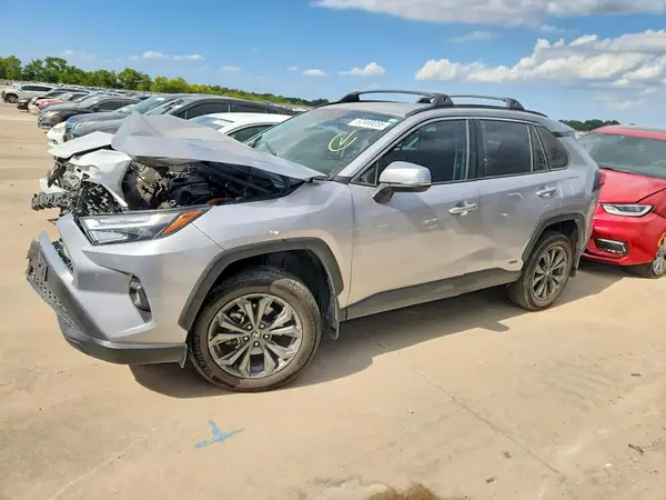 4T3B6RFV2RU172473 — 2024 Toyota RAV4, Передняя часть (Front End), фото до ремонта
