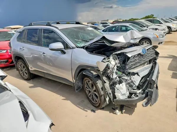 4T3B6RFV2RU172473 — 2024 Toyota RAV4, фото 4 с аукциона Copart 08.10.2026, Передняя часть
