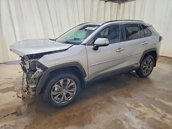 2T3B6RFV9RW082351 — 2024 Toyota RAV4, Передняя часть (Front End), фото до ремонта