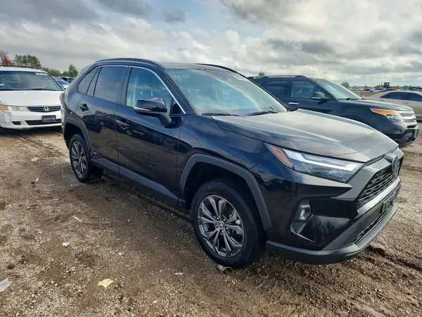 4T3B6RFV5RU142349 — 2024 Toyota RAV4, фото 4 с аукциона Copart, Боковая часть