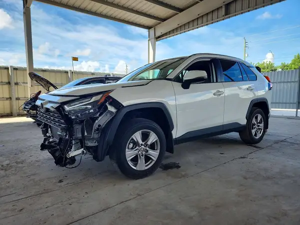2T3W1RFV3RW335101 — 2024 Toyota RAV4, Передняя часть (Front End), фото до ремонта