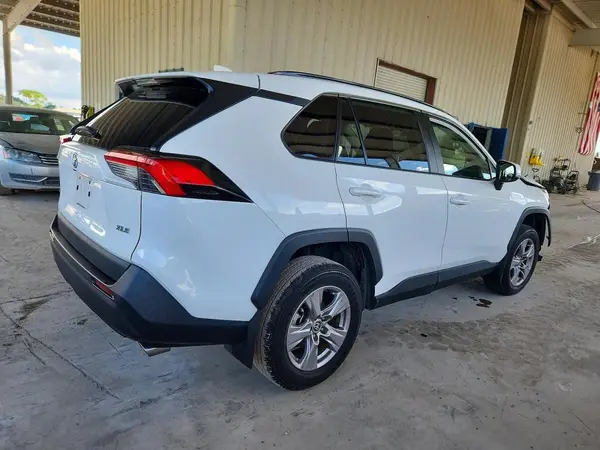 2T3W1RFV3RW335101 — 2024 Toyota RAV4, фото 3 с аукциона Copart 30.09.2026, Передняя часть