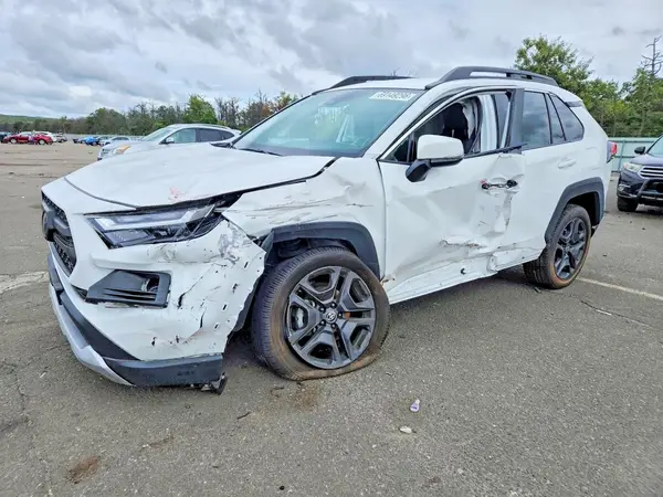 2T3J1RFV9RW463465 — 2024 Toyota RAV4, Передняя часть (Front End), фото до ремонта