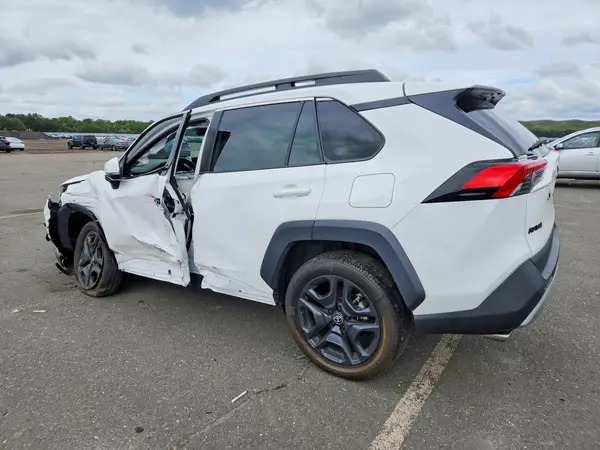 2T3J1RFV9RW463465 — 2024 Toyota RAV4, фото 2 с аукциона Copart, Передняя часть