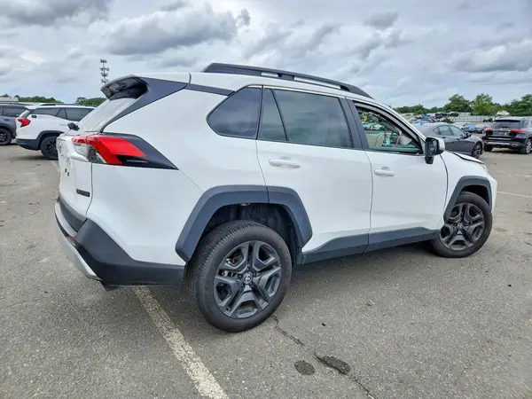2T3J1RFV9RW463465 — 2024 Toyota RAV4, фото 3 с аукциона Copart, Передняя часть