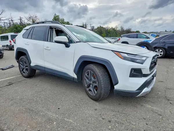 2T3J1RFV9RW463465 — 2024 Toyota RAV4, фото 4 с аукциона Copart, Передняя часть