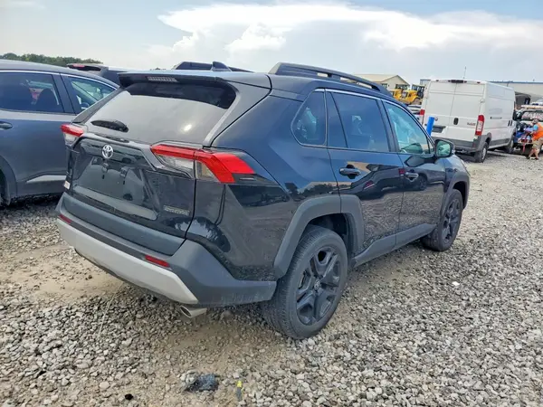 2T3J1RFV2RW466868 — 2024 Toyota RAV4, фото 3 с аукциона Copart 06.10.2026, Боковая часть
