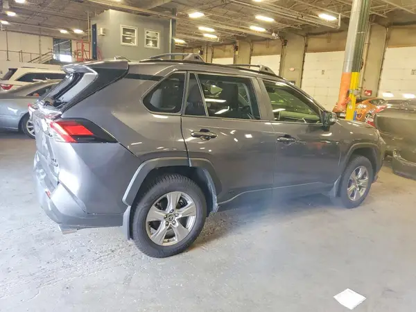 JTMRWRFV0RD228700 — 2024 Toyota RAV4, фото 3 с аукциона Copart, Задняя часть